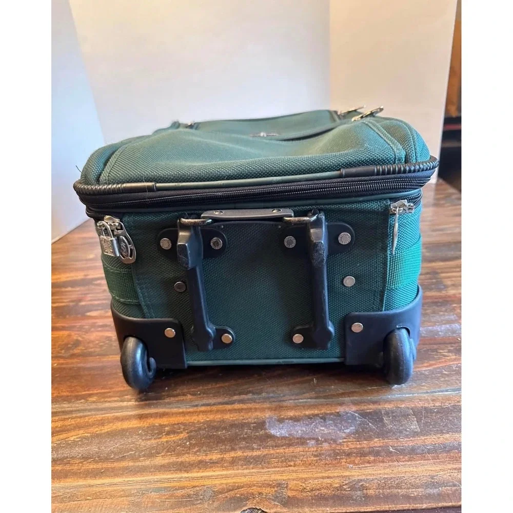 Atlantic Forest Green‎ Rolling Carry On Suitcase 21